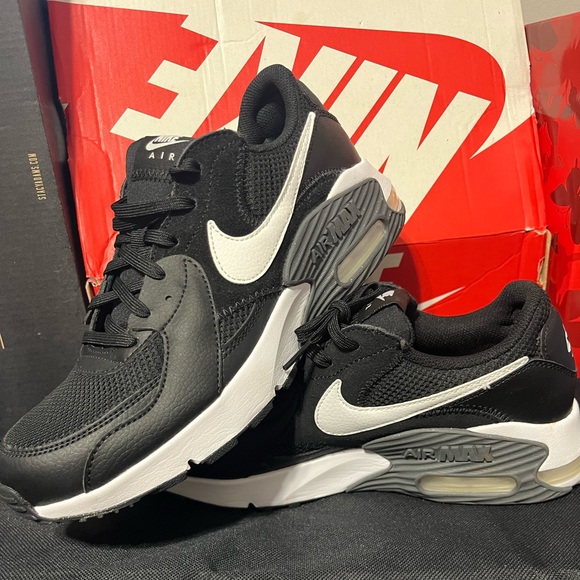 Nike Black and White Women’s Air Max 90 Size 9 - Picture 1 of 10